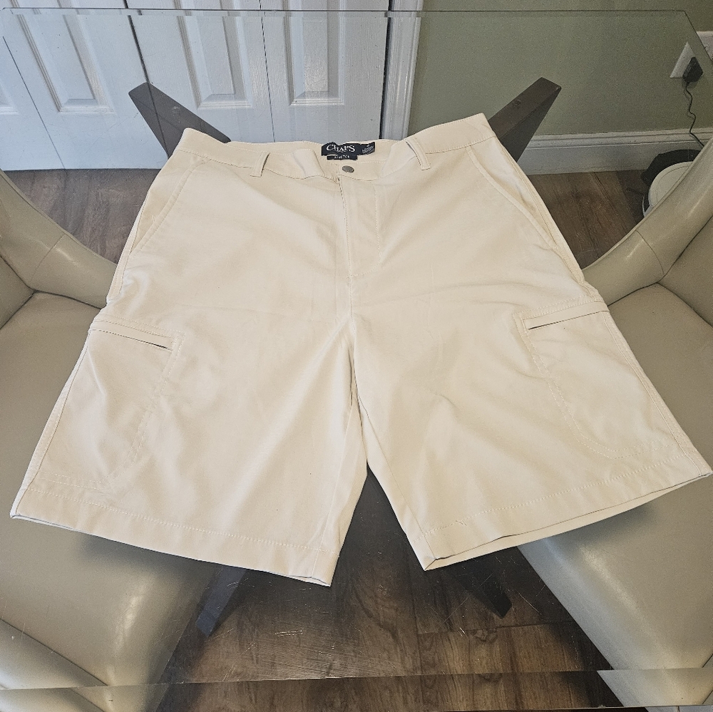 Chaps Men's Cream Shorts Size 32